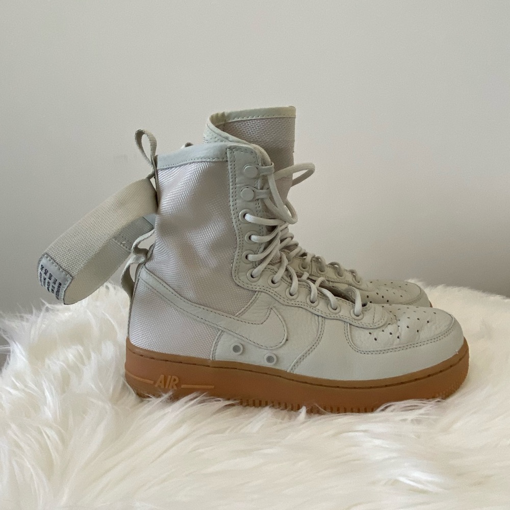 Nike SF Air Force 1 High “Light Bone”